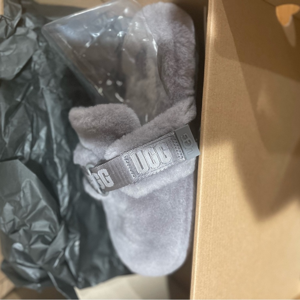 UGG fluff it metal comfort fluff slippers - Picture 8 of 9
